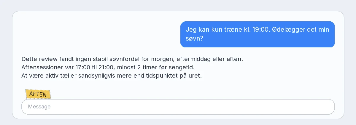 Lys chat med spørgsmål om aftentræning, svar fra metaanalysen, label Aften over beskedlinjen nederst til venstre.