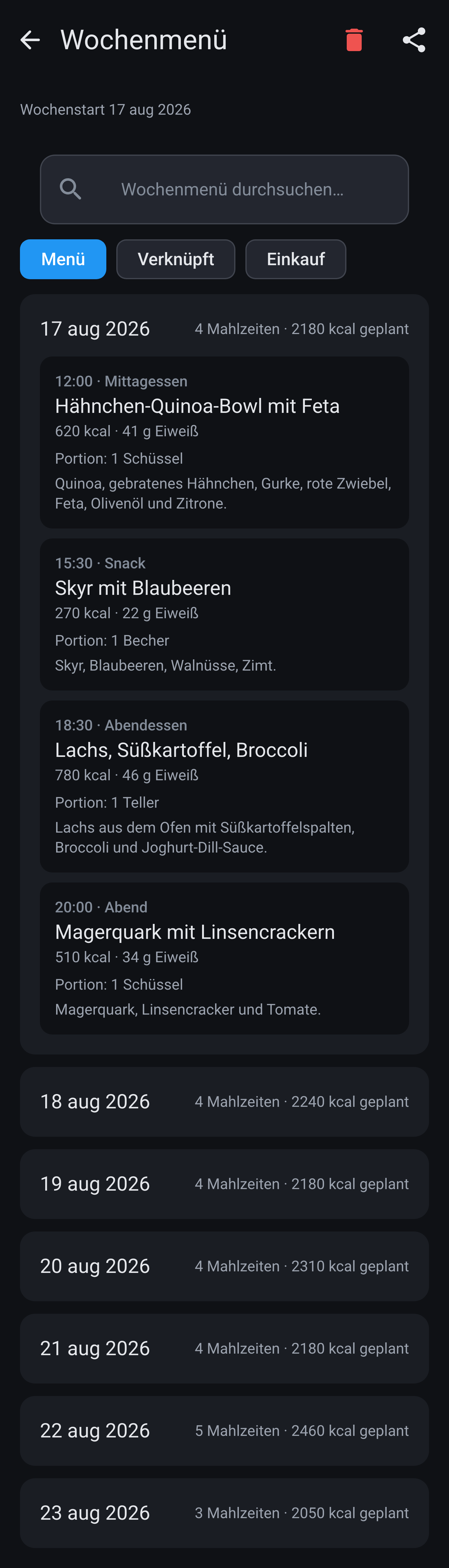 Wochenmenü im Tab Menü mit ausgeklapptem erstem Tag: Mittagessen, Snack, Abendessen und späte Mahlzeit, jeweils mit Kalorien und Eiweiß.